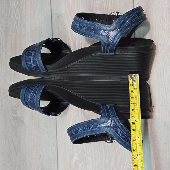 SAS Women's Blue Sandals with Silver Buckles Leather Wedge Shoes Sz 9.5M - Picture 8 of 11